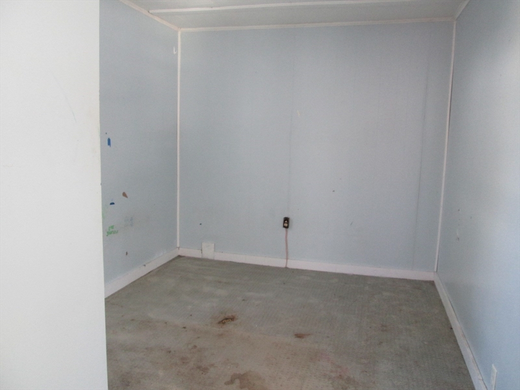 433 Putnam Hill Road Sutton, MA 01590 - Photo 11 of 18