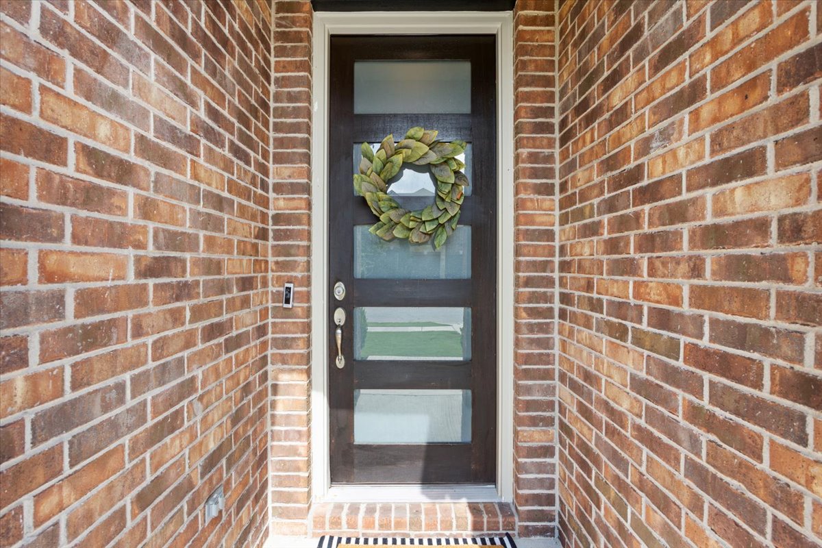 424 Millard Street Georgetown, TX 78628 - Photo 5 of 37 Light filtering door for and open and bright home