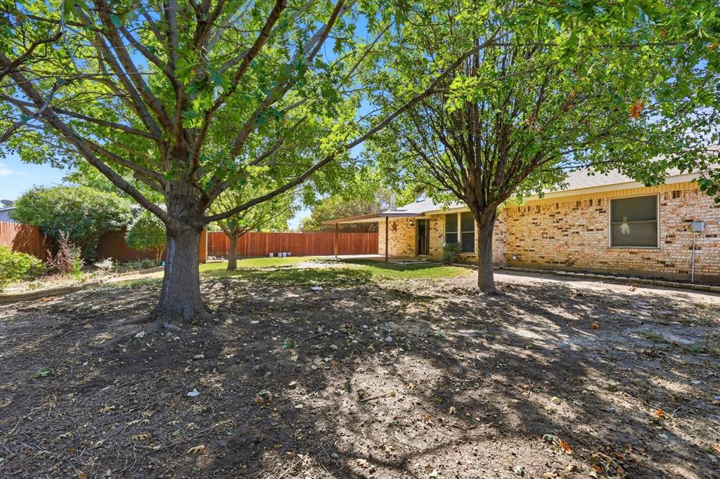 425 Ridgecrest Drive Saginaw, TX 76179 - Photo 24 of 27 a big tree in middle of the yard