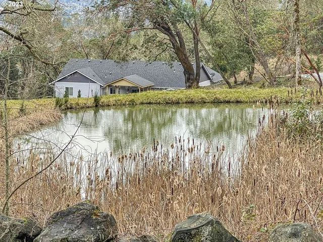 $75,000 | 1004 Northwest Sweetbrier Avenue, Roseburg, OR 97471