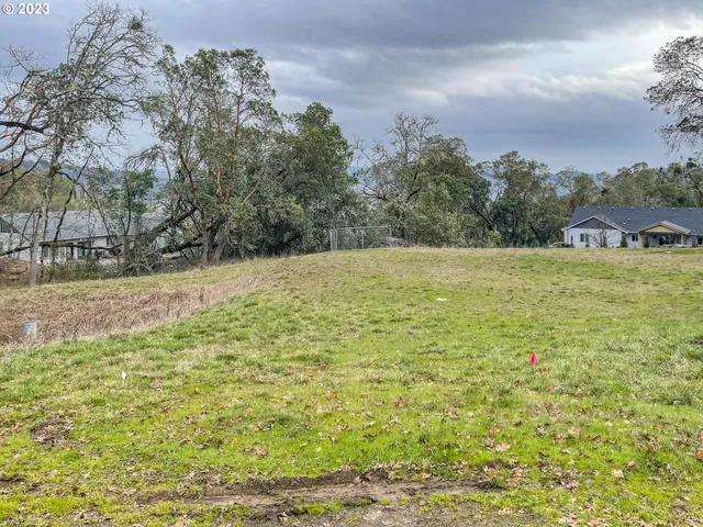 $75,000 | 1004 Northwest Sweetbrier Avenue, Roseburg, OR 97471