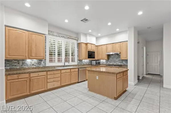 $5,200 | 425 Pinnacle Heights, Las Vegas, NV 89144
