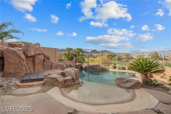 $5,200 | 425 Pinnacle Heights, Las Vegas, NV 89144