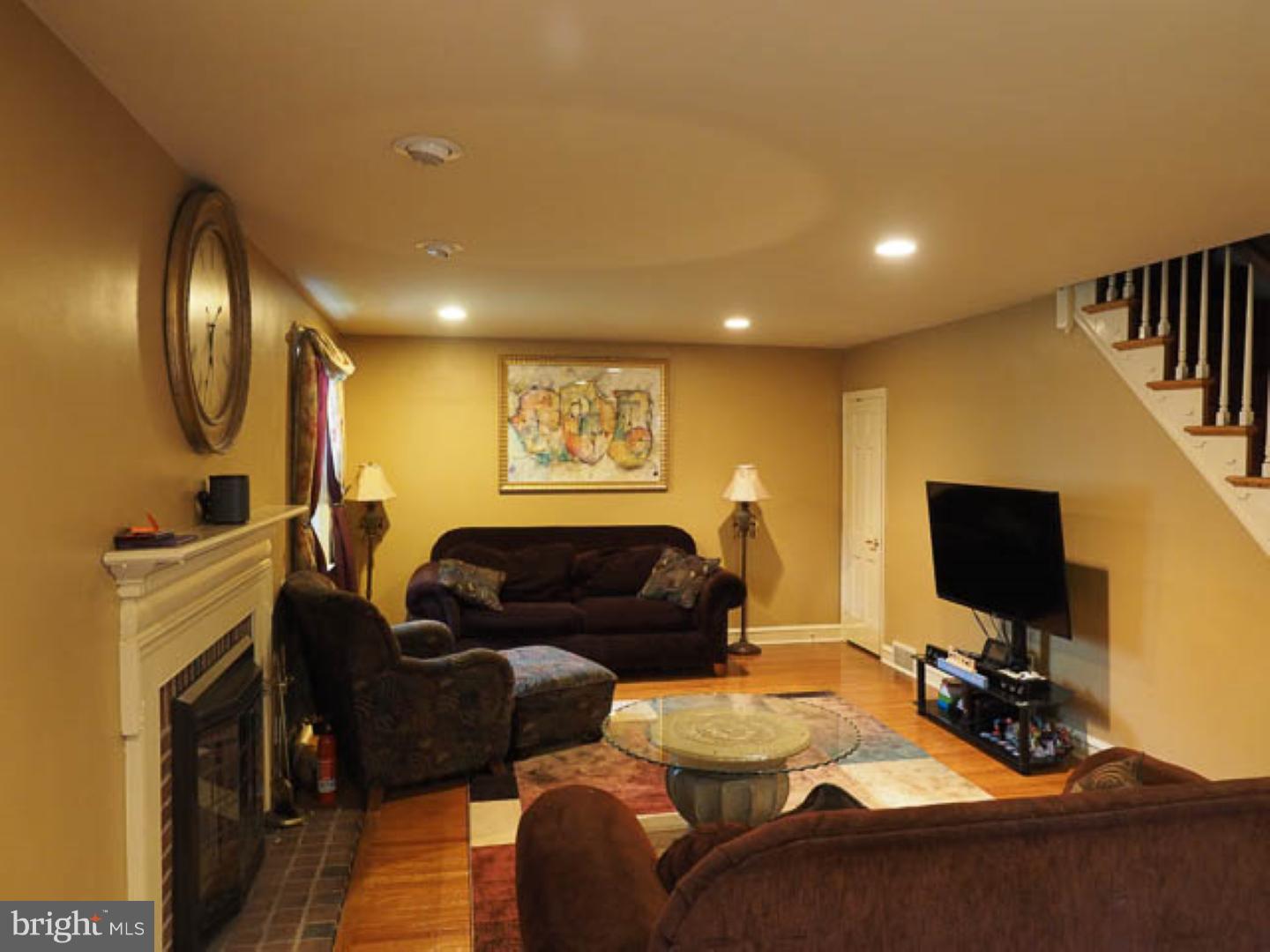 107 Madison Road Lansdowne, PA 19050 - Photo 5 of 24 Living Room