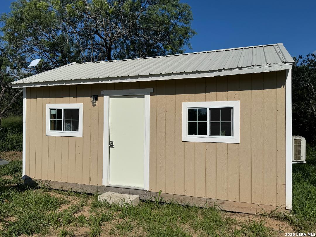 5349 Leal Road Pleasanton, TX 78064 - Photo 2 of 11