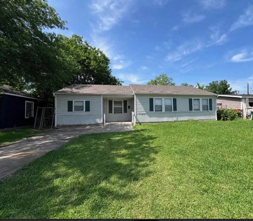 $1,600 | 4909 Holloway Drive, Houston, TX 77048