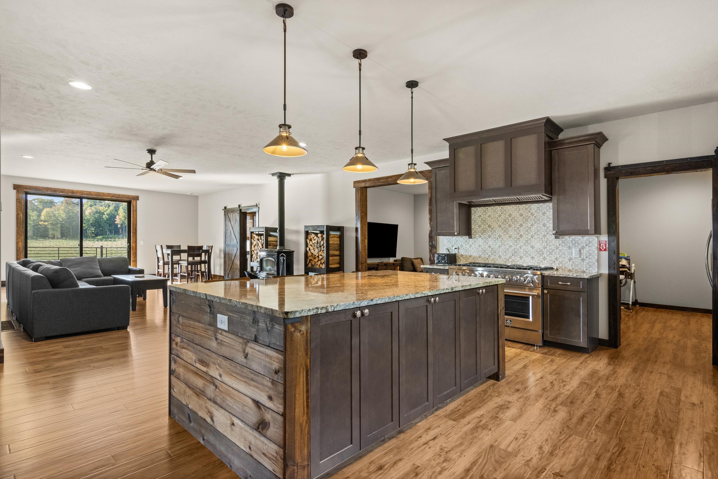 2528 North Setterbo Road Suttons Bay, MI 49682 - Photo 6 of 31 1939476-e9869324-e916-4a6a-8a1f-1e0625d1973f.JPG