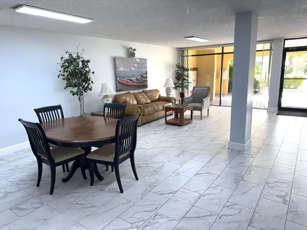$1,900 | 733 Southeast 1st Way, Unit 204, Deerfield Beach, FL 33441