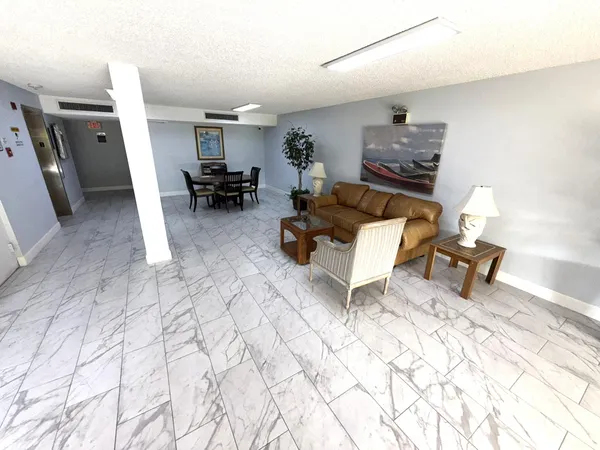 $1,900 | 733 Southeast 1st Way, Unit 204, Deerfield Beach, FL 33441