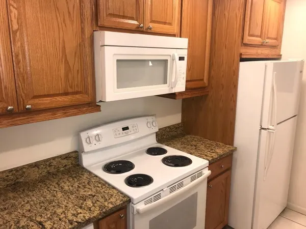 $1,900 | 733 Southeast 1st Way, Unit 204, Deerfield Beach, FL 33441