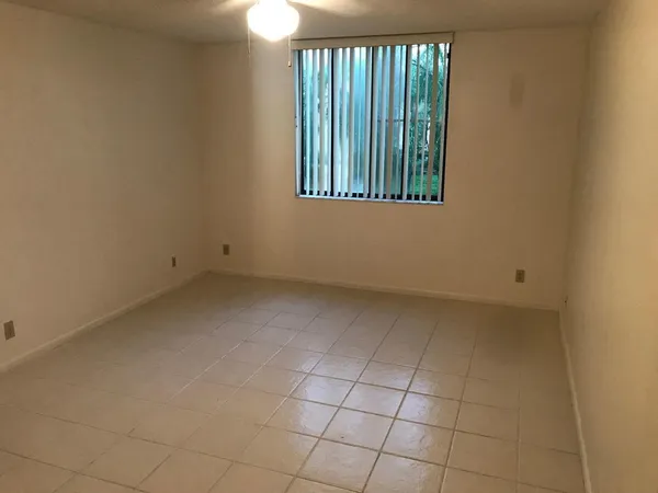 $1,900 | 733 Southeast 1st Way, Unit 204, Deerfield Beach, FL 33441