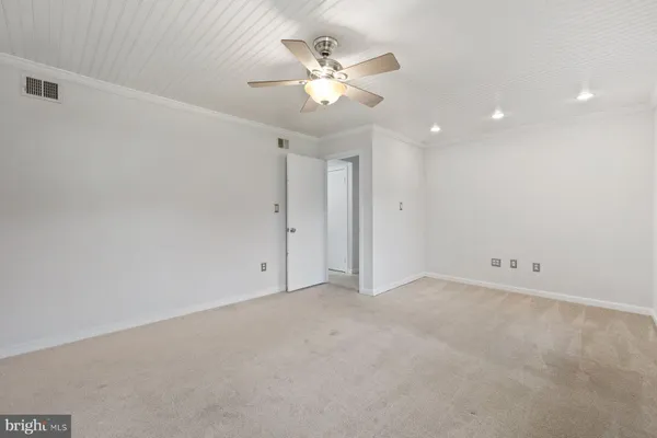 en view of an empty room