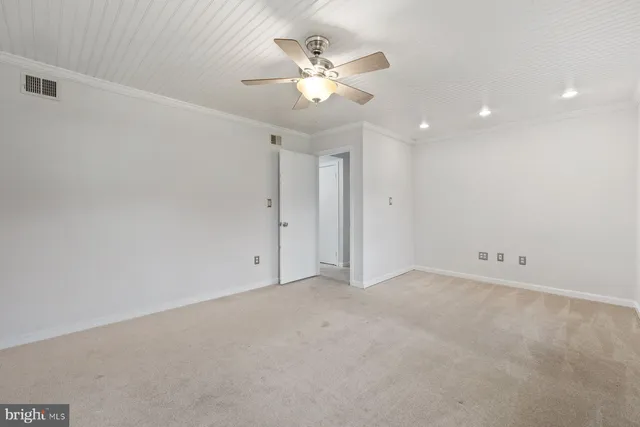 en view of an empty room