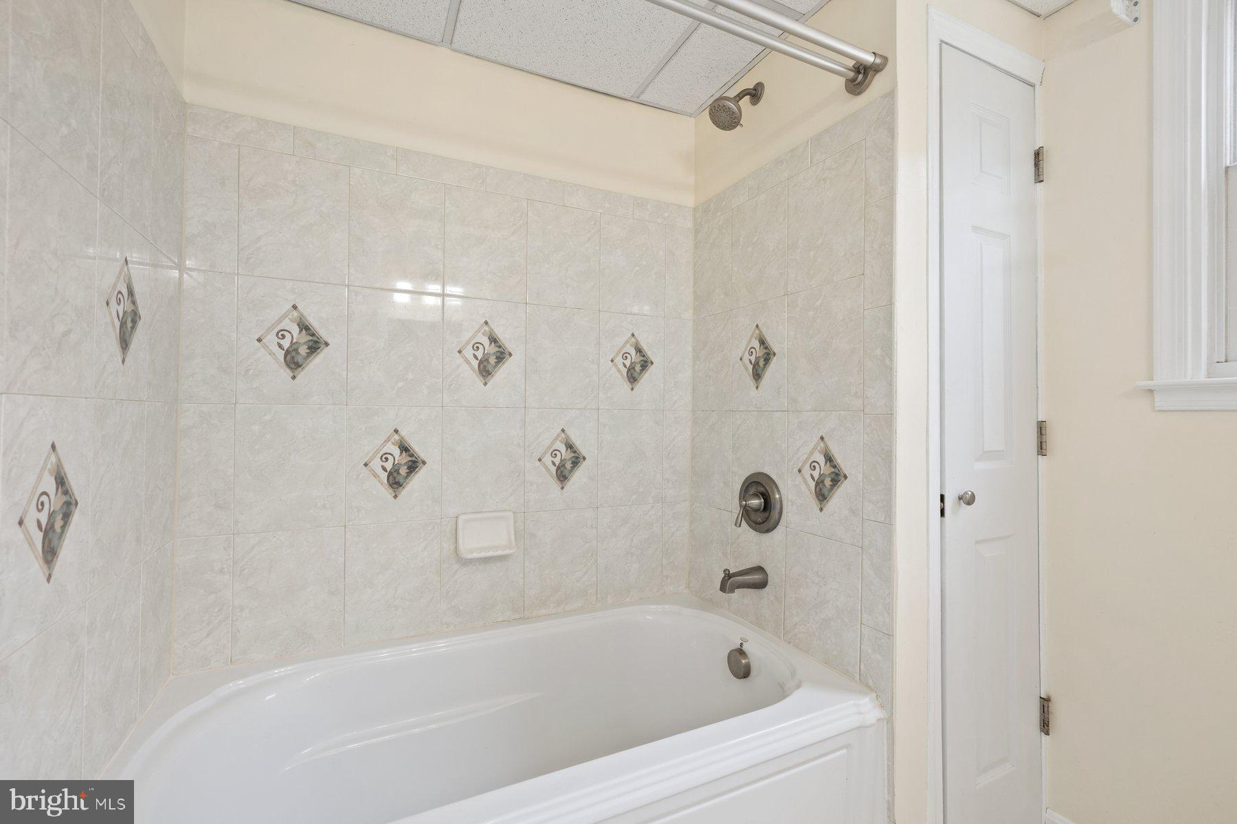 1302 Squire Lane Dunkirk, MD 20754 - Photo 23 of 31 a bathroom with a bathtub