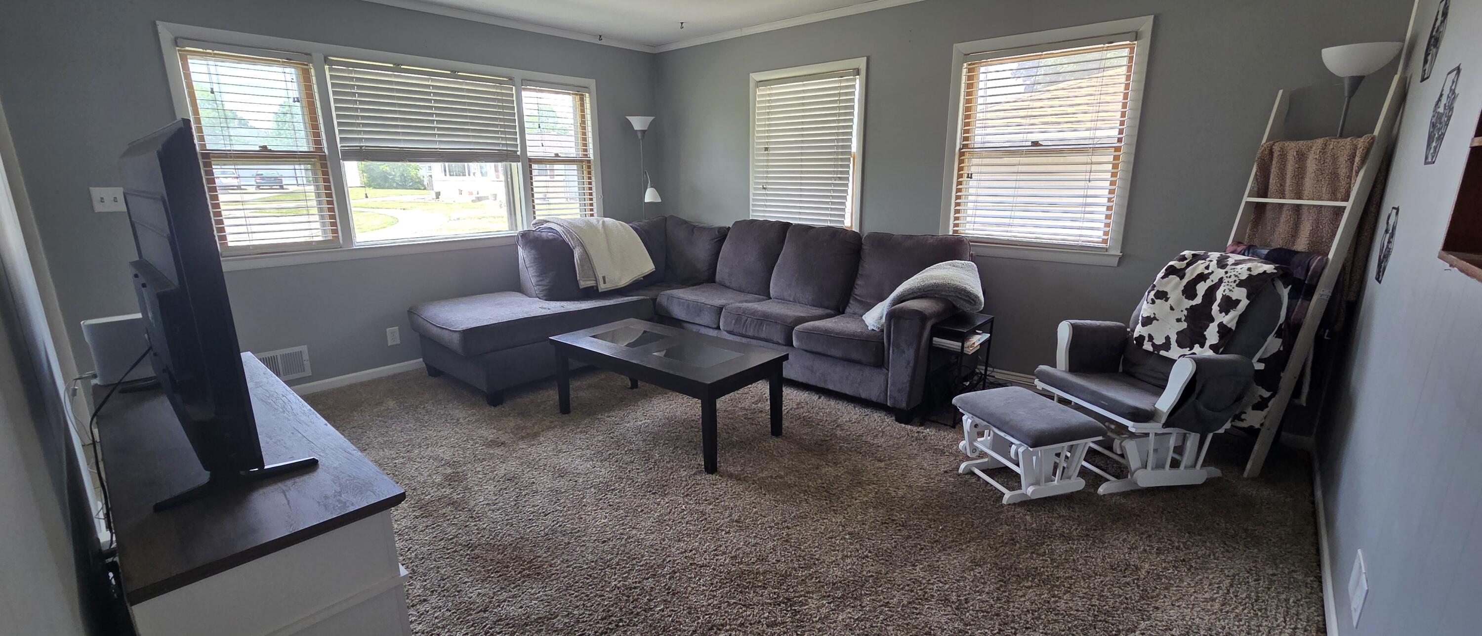 1709 Mercury Circle Racine, WI 53404 - Photo 9 of 23 Living Room