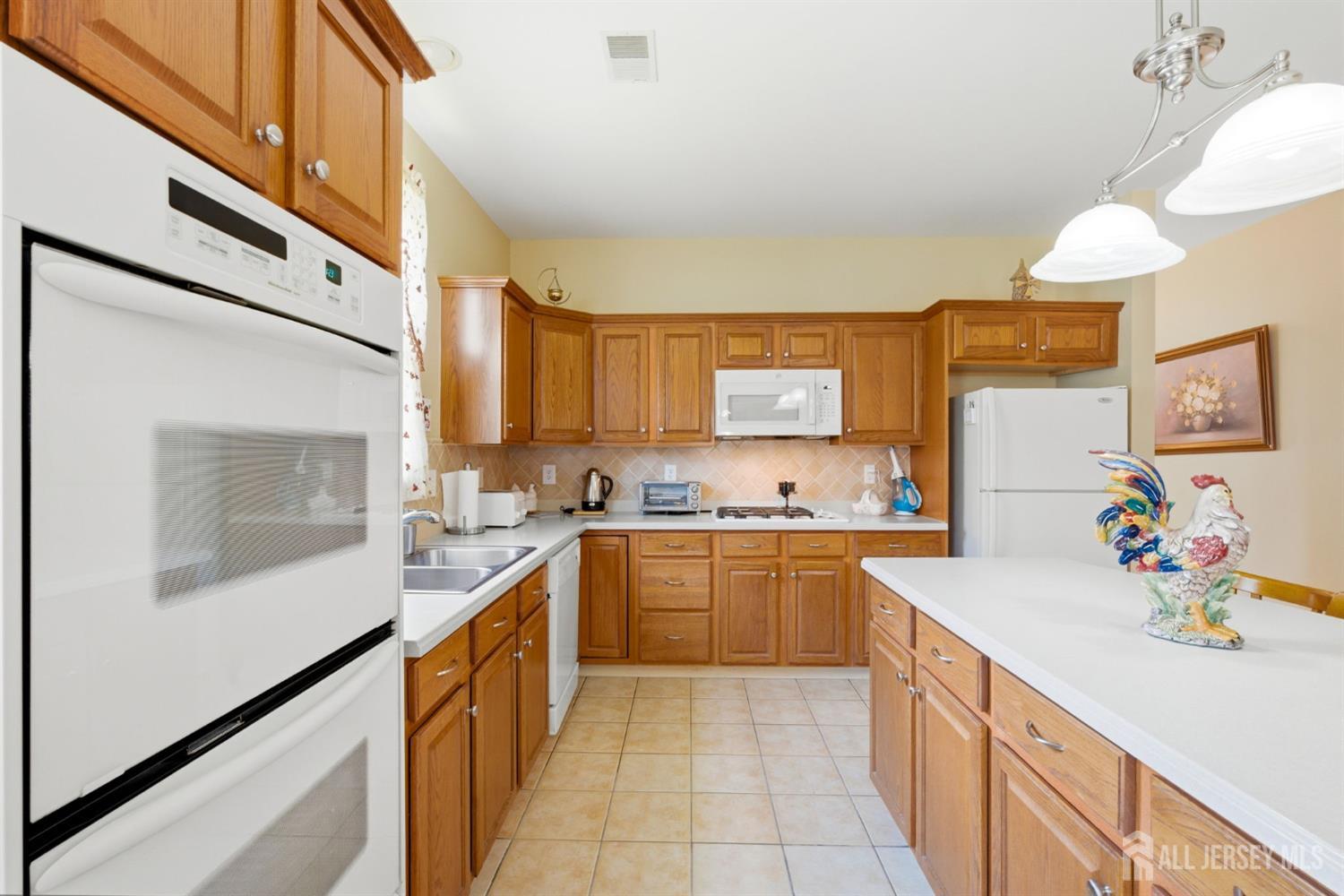 16 Barbaras Way Jackson, NJ 08527 - Photo 13 of 40