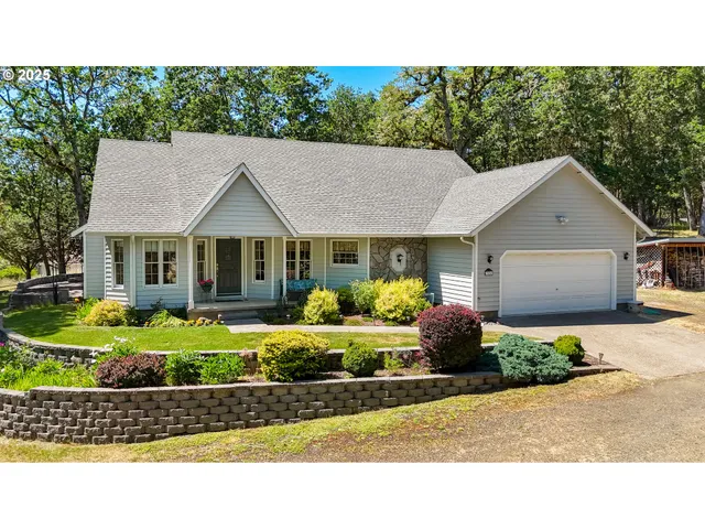 $669,900 | 7654 North Bank Road, Roseburg, OR 97470