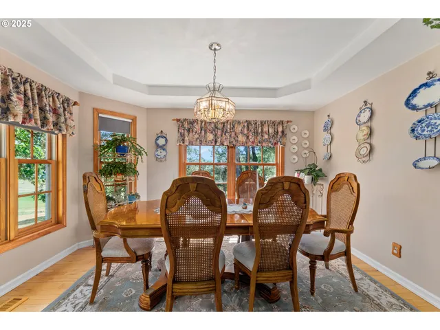 $669,900 | 7654 North Bank Road, Roseburg, OR 97470