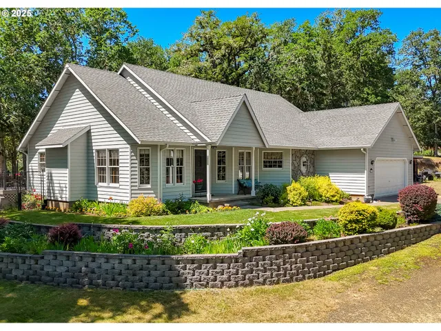 $669,900 | 7654 North Bank Road, Roseburg, OR 97470