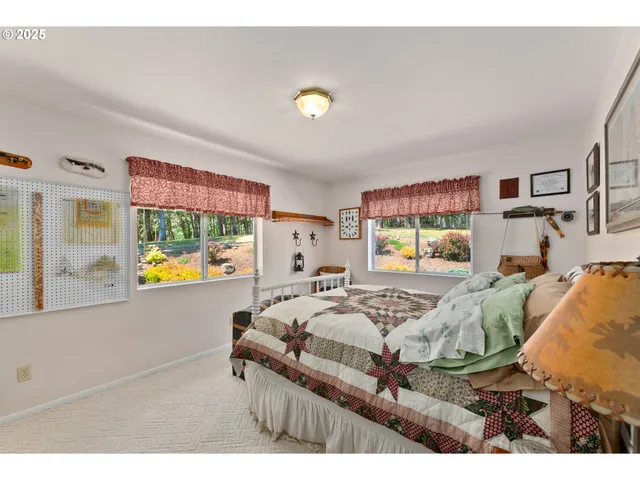 $669,900 | 7654 North Bank Road, Roseburg, OR 97470