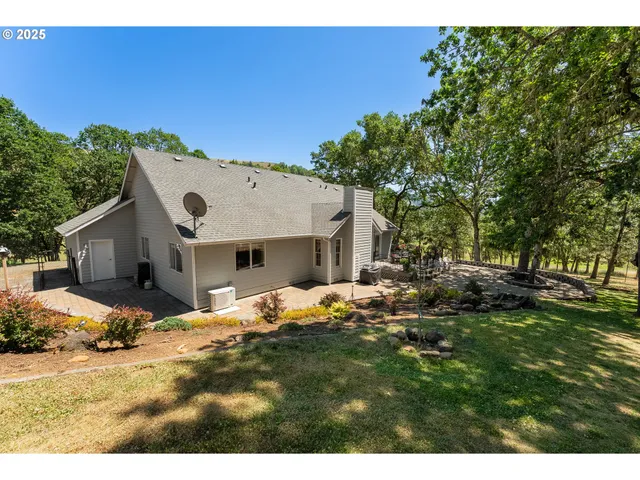 $669,900 | 7654 North Bank Road, Roseburg, OR 97470