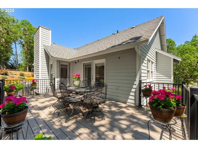 $669,900 | 7654 North Bank Road, Roseburg, OR 97470