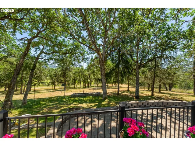 $669,900 | 7654 North Bank Road, Roseburg, OR 97470