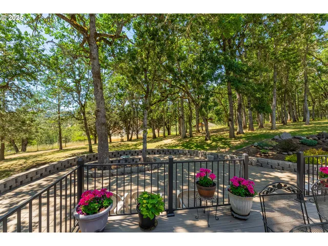 $669,900 | 7654 North Bank Road, Roseburg, OR 97470