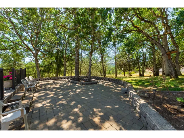 $669,900 | 7654 North Bank Road, Roseburg, OR 97470