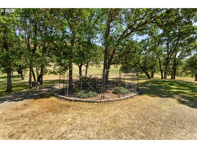 $669,900 | 7654 North Bank Road, Roseburg, OR 97470