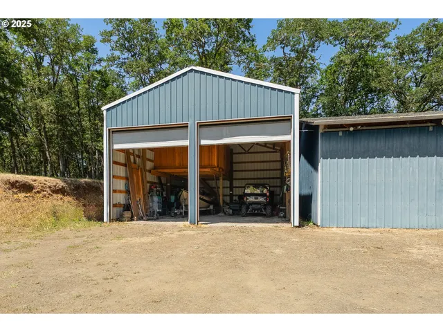 $669,900 | 7654 North Bank Road, Roseburg, OR 97470