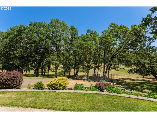 $669,900 | 7654 North Bank Road, Roseburg, OR 97470