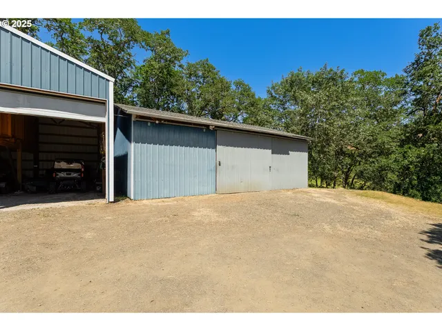 $669,900 | 7654 North Bank Road, Roseburg, OR 97470