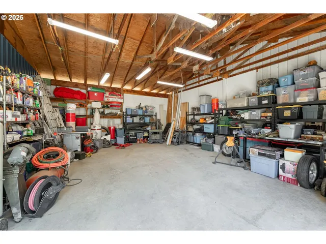 $669,900 | 7654 North Bank Road, Roseburg, OR 97470