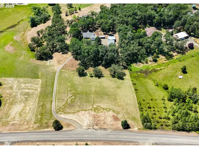 $669,900 | 7654 North Bank Road, Roseburg, OR 97470