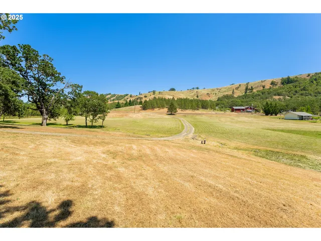 $669,900 | 7654 North Bank Road, Roseburg, OR 97470