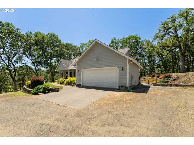 $669,900 | 7654 North Bank Road, Roseburg, OR 97470