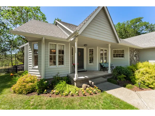 $669,900 | 7654 North Bank Road, Roseburg, OR 97470