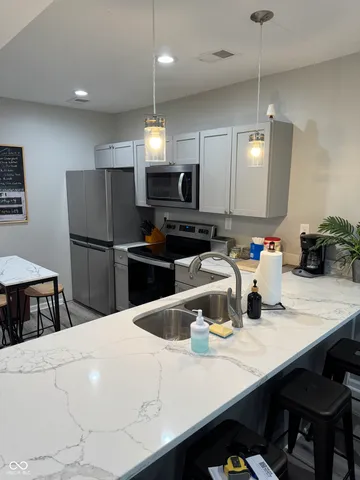 $2,050 | 818 Fulton Street, Jeffersonville, IN 47130