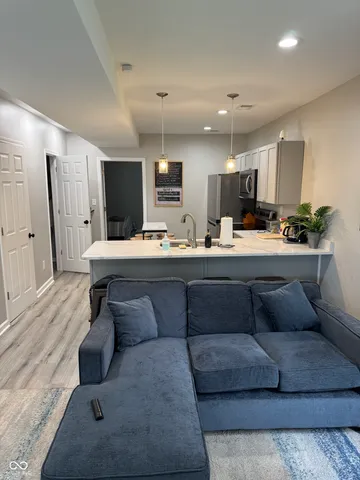 $2,050 | 818 Fulton Street, Jeffersonville, IN 47130