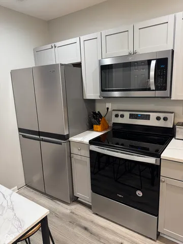 $2,050 | 818 Fulton Street, Jeffersonville, IN 47130