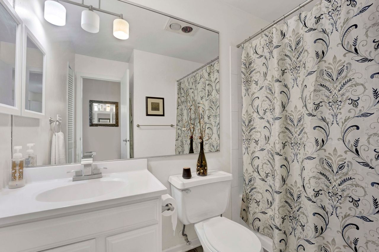 725 West Huntington Commons Road, Unit 416 Mount Prospect, IL 60056 - Photo 15 of 21
