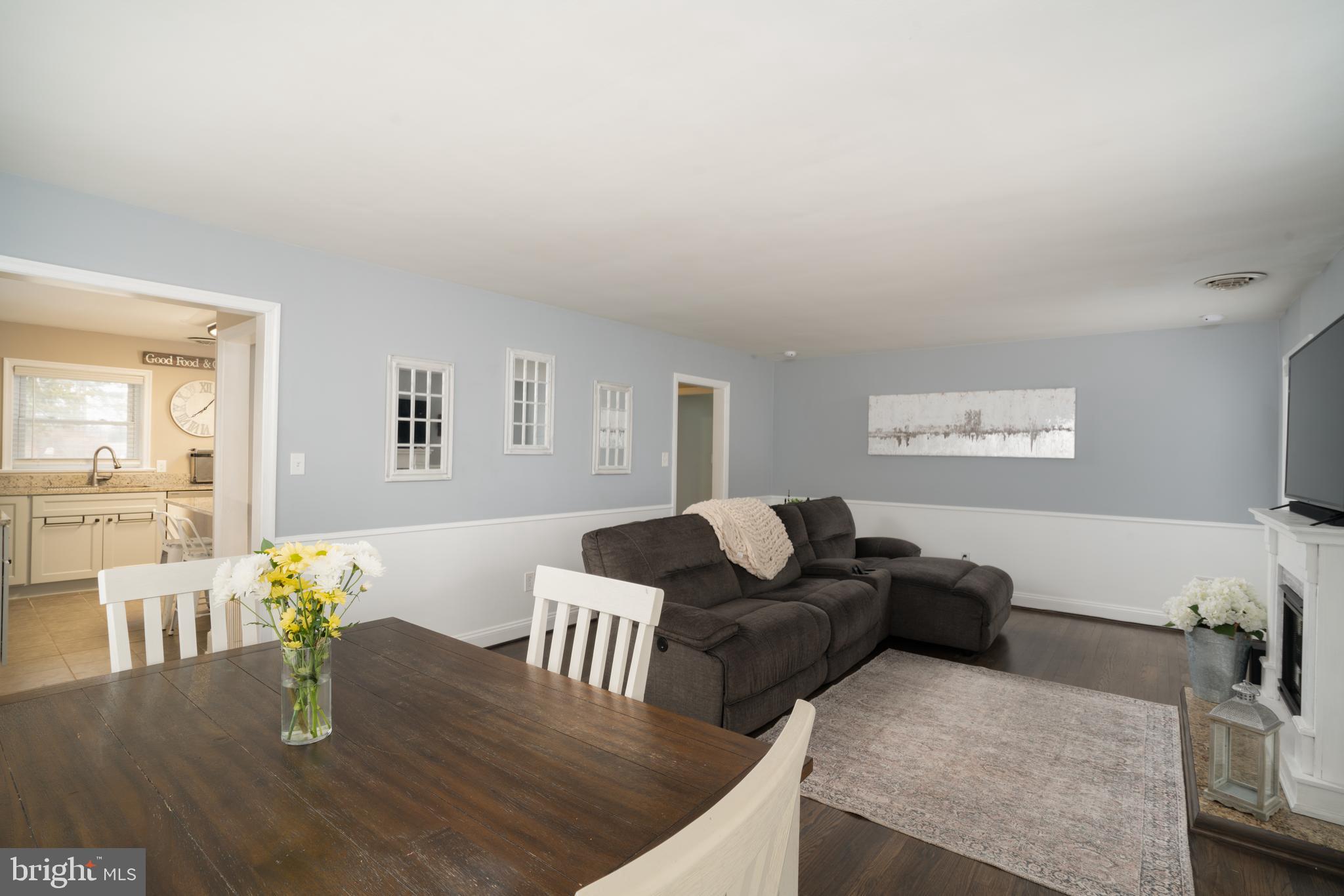 6058 Hunt Club Road Elkridge, MD 21075 - Photo 8 of 33 Living Area
