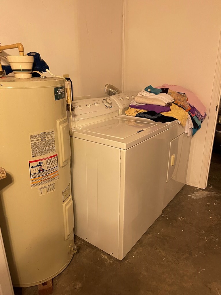 204 Crystal Springs Road Cleveland, TN 37323 - Photo 17 of 22 a utility room with dryer and washer