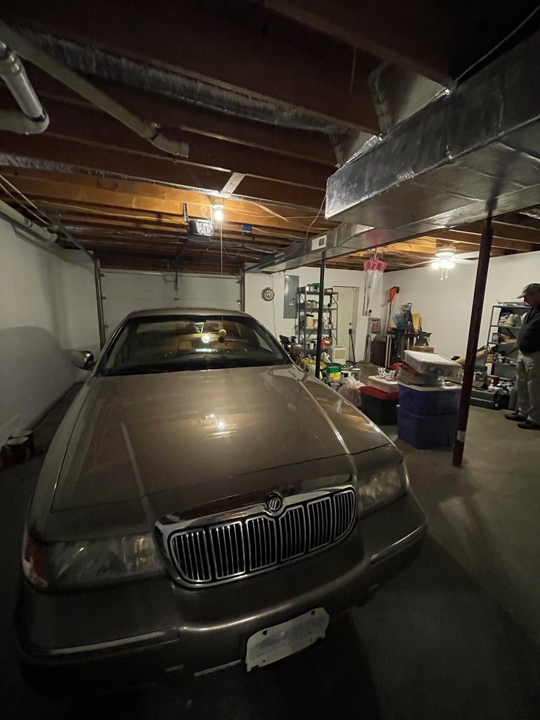 204 Crystal Springs Road Cleveland, TN 37323 - Photo 20 of 22 a car that is parked in a room