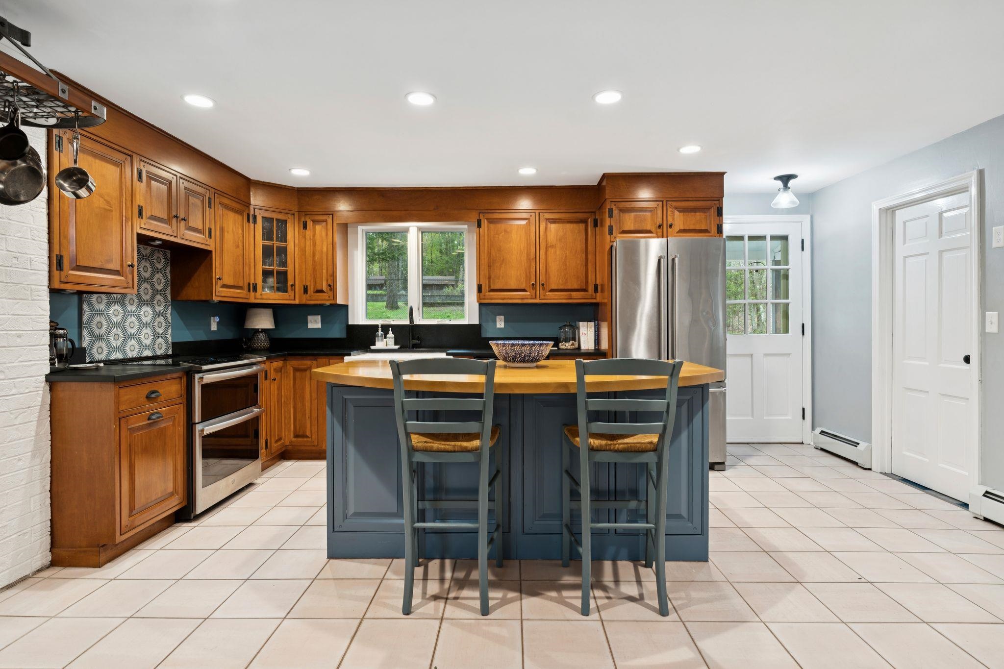 12 Hemlock Road Kensington, NH 03833 - Photo 5 of 37