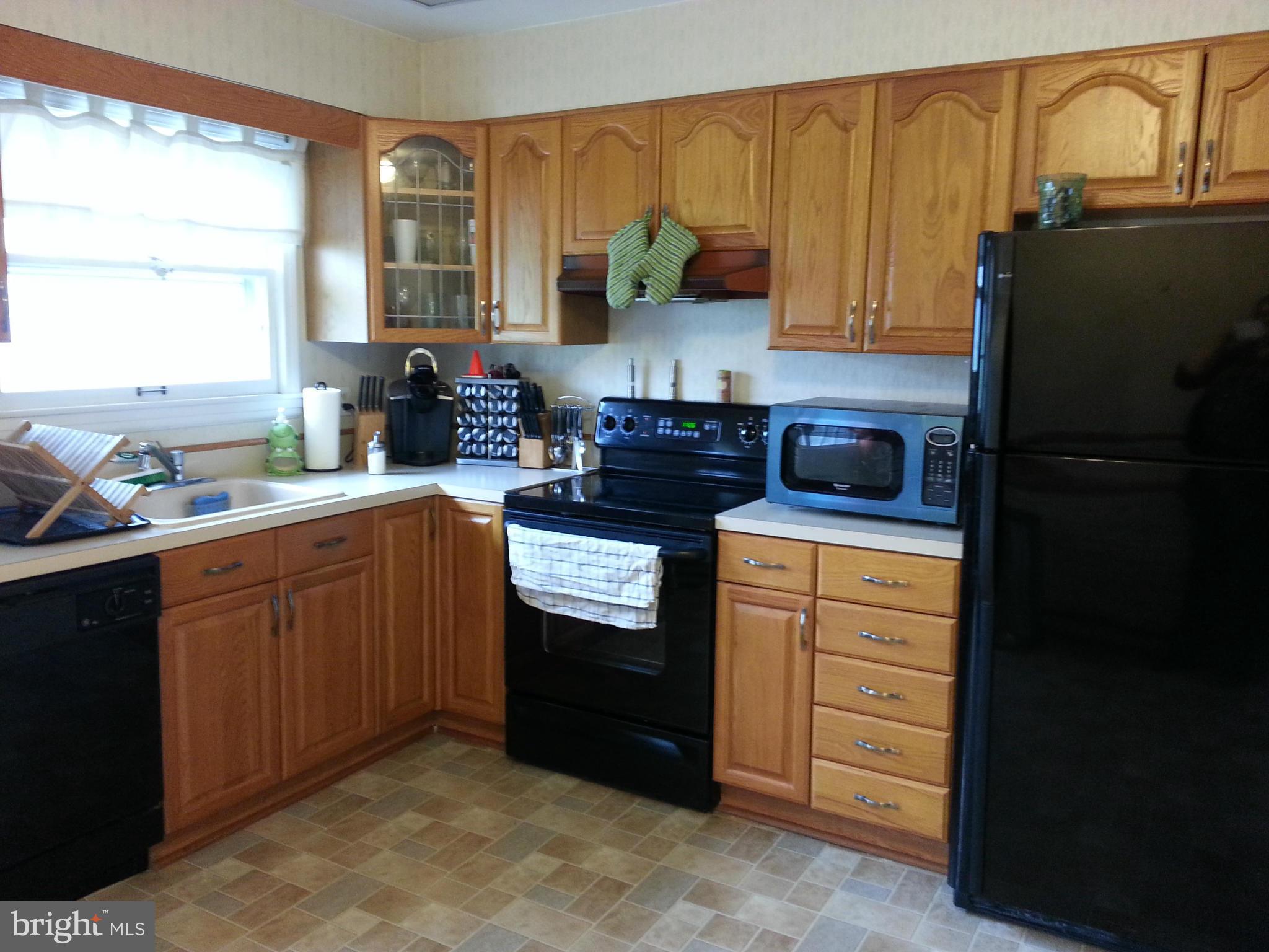 1213 Lee Road Sterling, VA 20164 - Photo 3 of 30 Bright, Lighted Kitchen