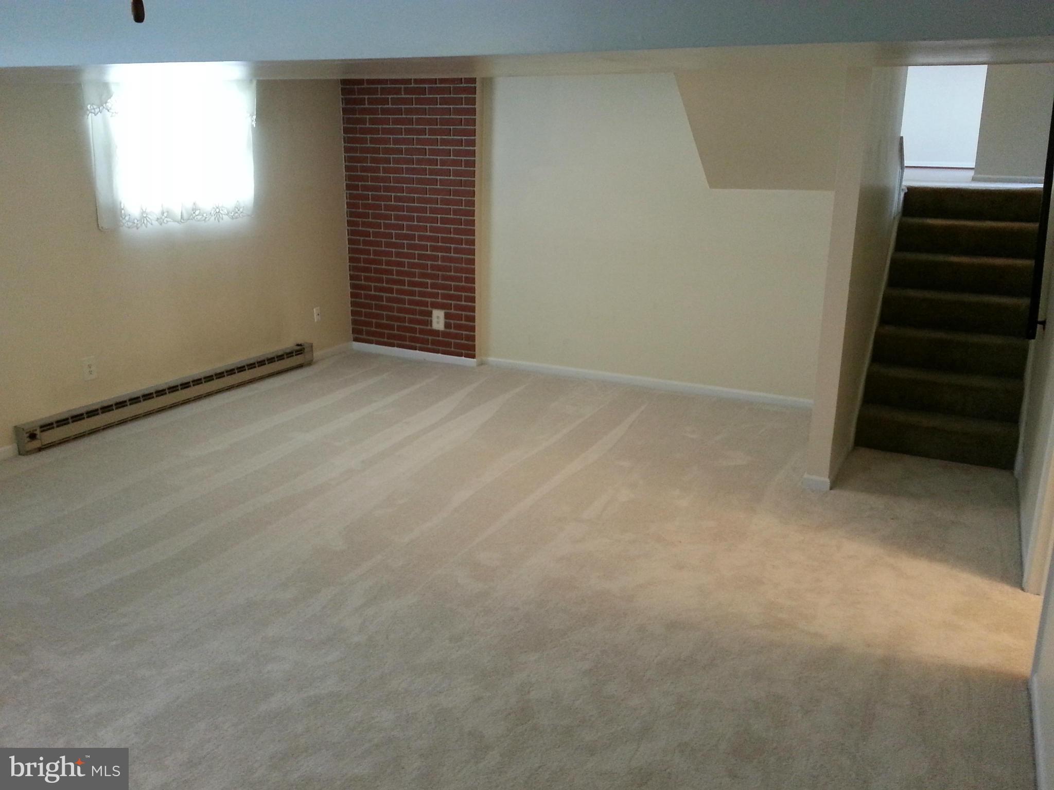 1213 Lee Road Sterling, VA 20164 - Photo 22 of 30 Family Room View 2