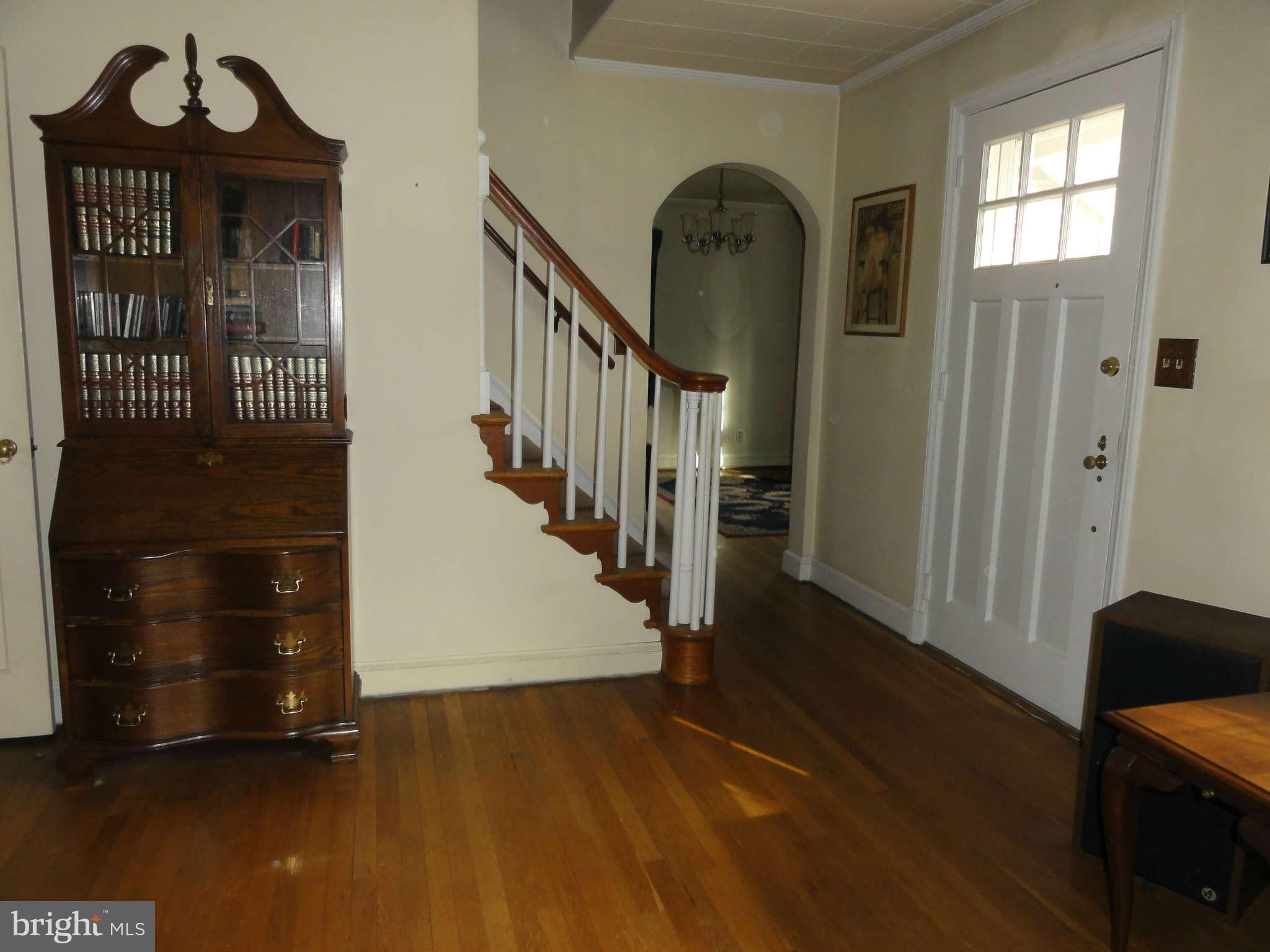 436 Hawthorne Road Linthicum Heights, MD 21090 - Photo 2 of 16 Foyer