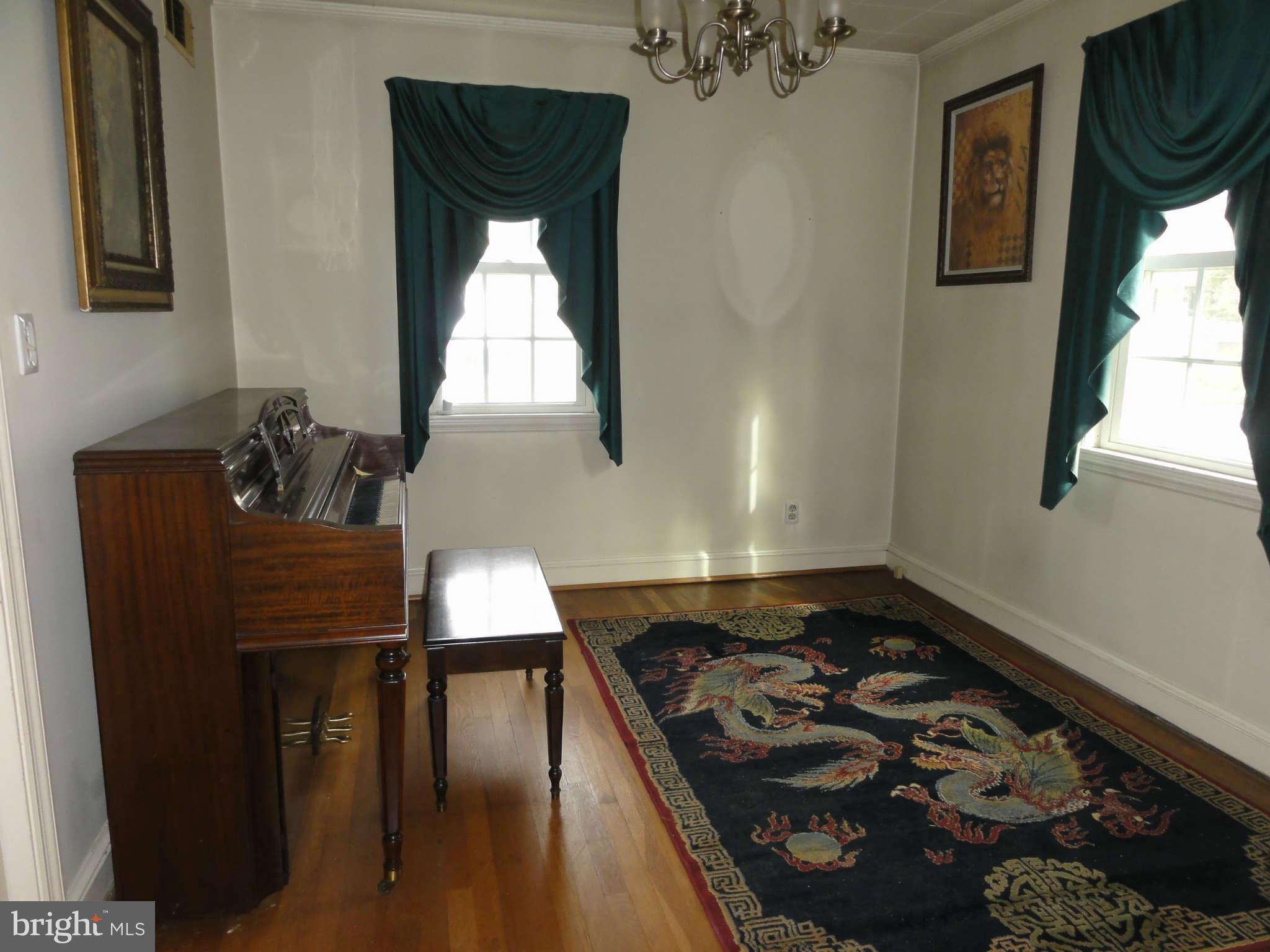 436 Hawthorne Road Linthicum Heights, MD 21090 - Photo 5 of 16 Library